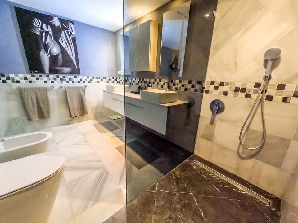 Penthouse z widokiem na morze w Benahavís — zdjęcie