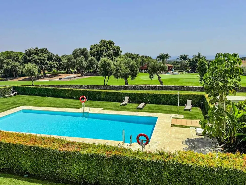 Apartament z widokiem na morze w Sotogrande — zdjęcie