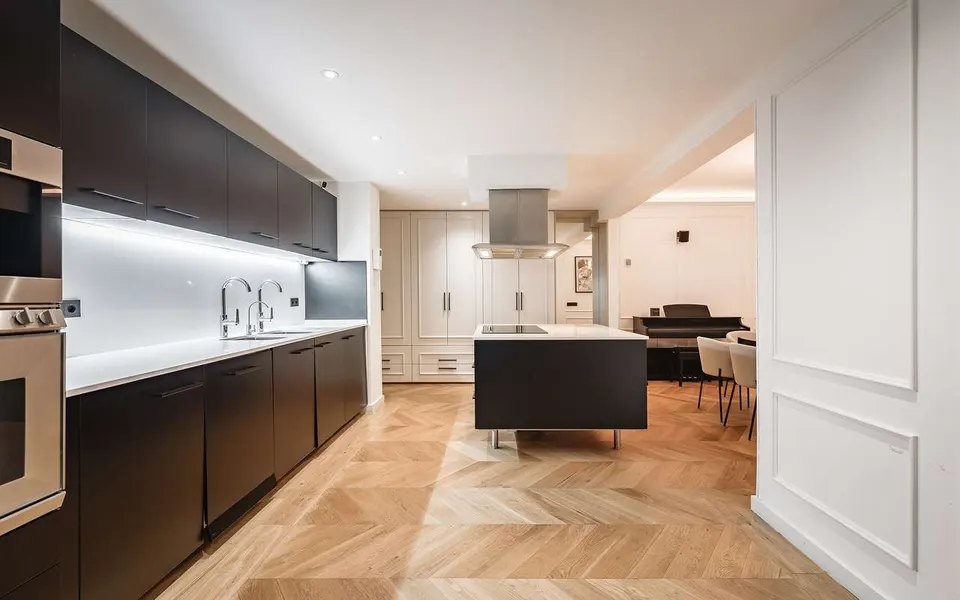 Apartament z ogrodem w Benahavís — zdjęcie