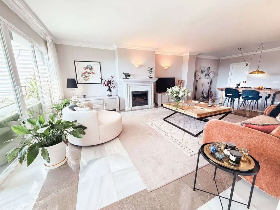 Penthouse z widokiem na morze w Benahavís — zdjęcie