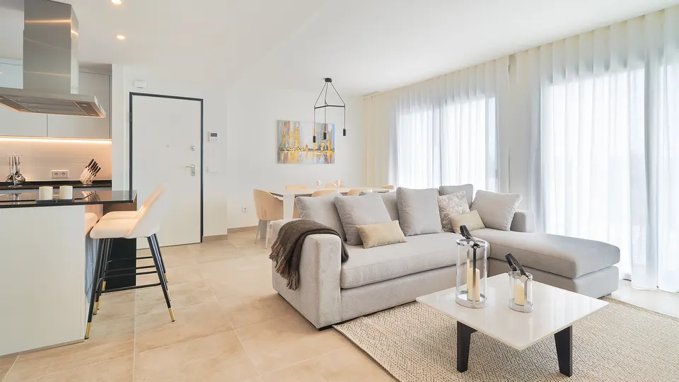 Apartamenty z prywatnym basenem w Esteponie — zdjęcie