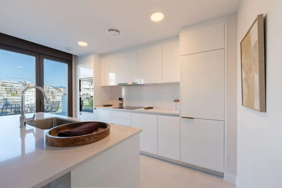 Penthouse z widokiem na morze w Esteponie — zdjęcie