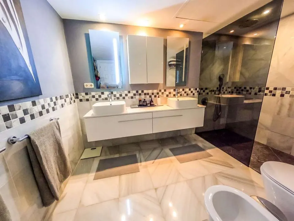 Penthouse z widokiem na morze w Benahavís — zdjęcie