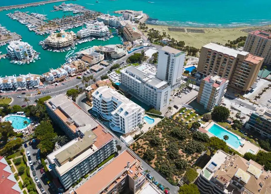 Apartamenty z plażami w Benalmádena — zdjęcie