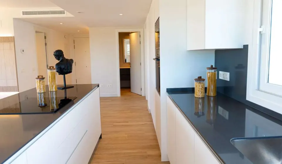 Apartament z laguną w Casares — zdjęcie