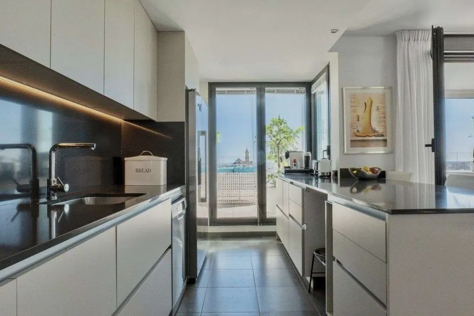 Penthouse z widokiem na morze w Esteponie — zdjęcie
