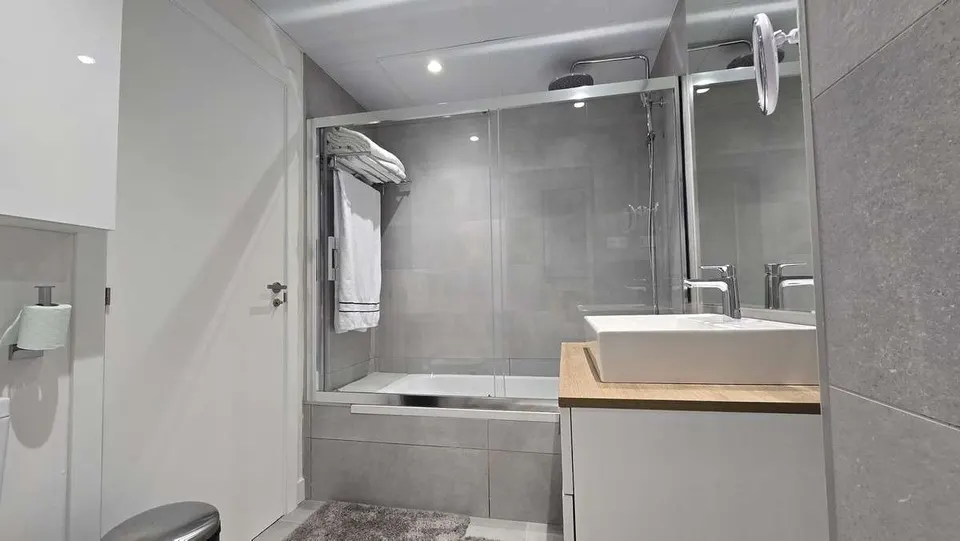 Apartament z basenem w Esteponie — zdjęcie