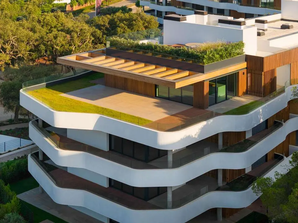 Apartament z tarasem w Sotogrande — zdjęcie