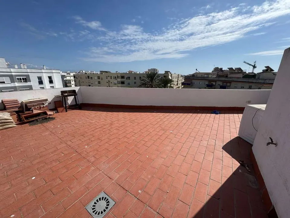 Penthouse z tarasem w Esteponie — zdjęcie