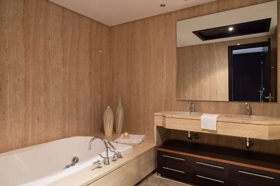 Apartament z prywatnym ogrodem w Marbelli — zdjęcie