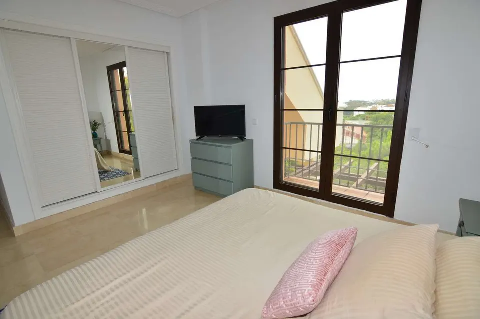 Penthouse przy polu golfowym w Benahavís — zdjęcie