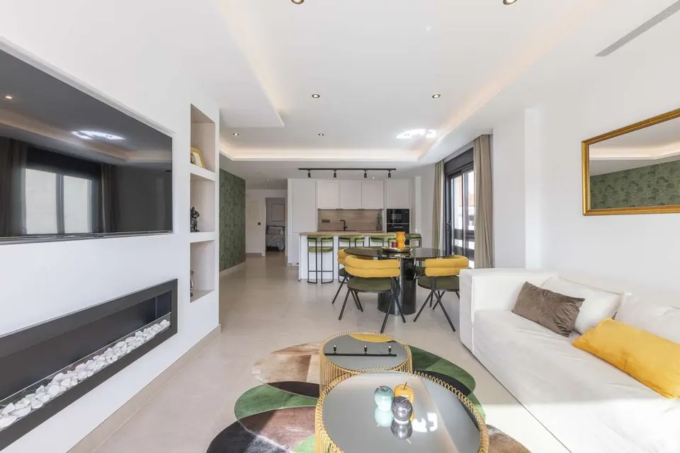 Apartament z kominkiem w Marbelli — zdjęcie