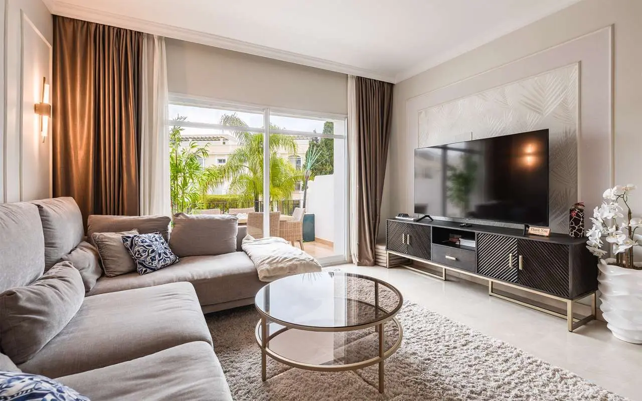Apartament z tarasem w Marbelli