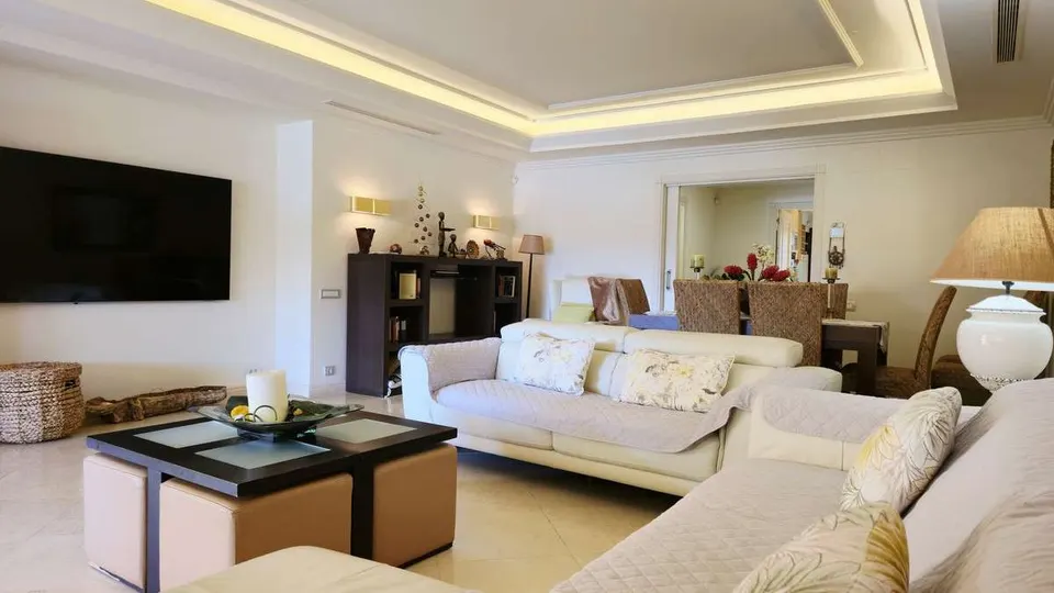 Apartament na plaży w Esteponie — zdjęcie