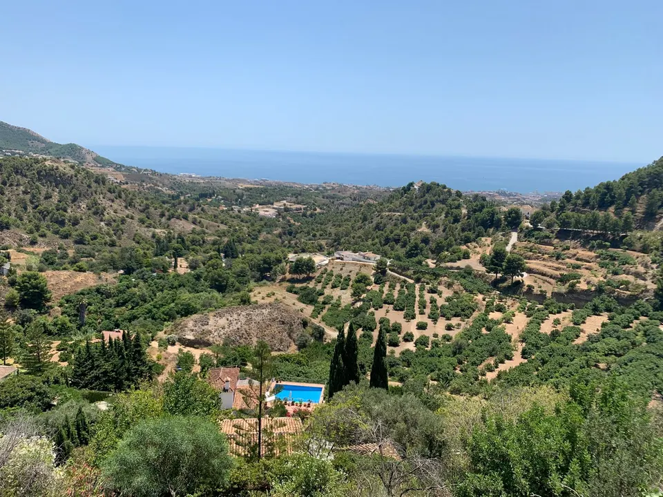 Willa z widokiem na morze w Mijas Pueblo — zdjęcie