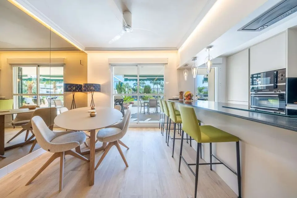 Apartament z widokiem na ogrody w Marbelli — zdjęcie