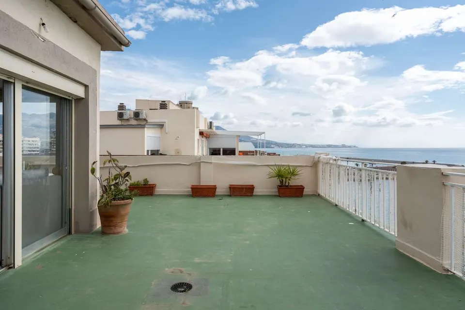Penthouse z tarasem w Fuengiroli — zdjęcie