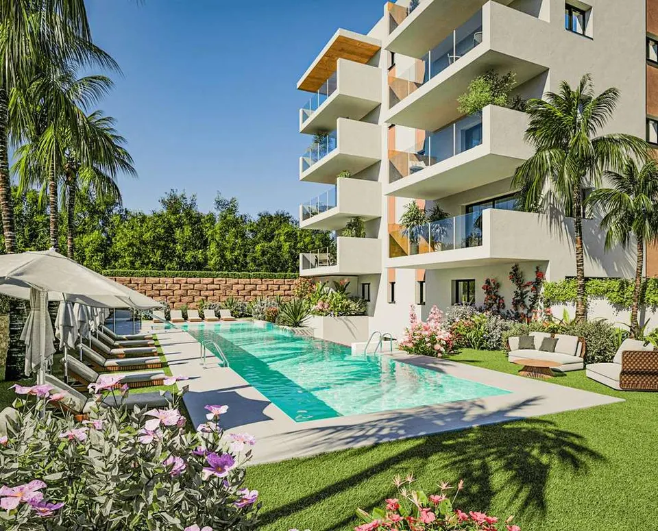 Apartament na parterze w centrum Estepony — zdjęcie