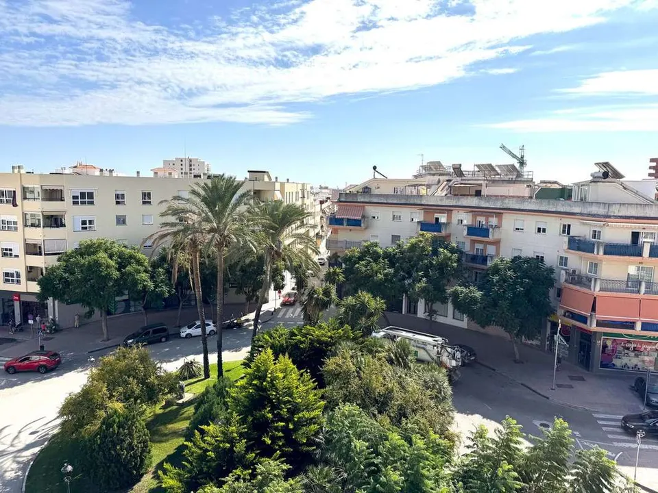 Penthouse z tarasem w Esteponie — zdjęcie