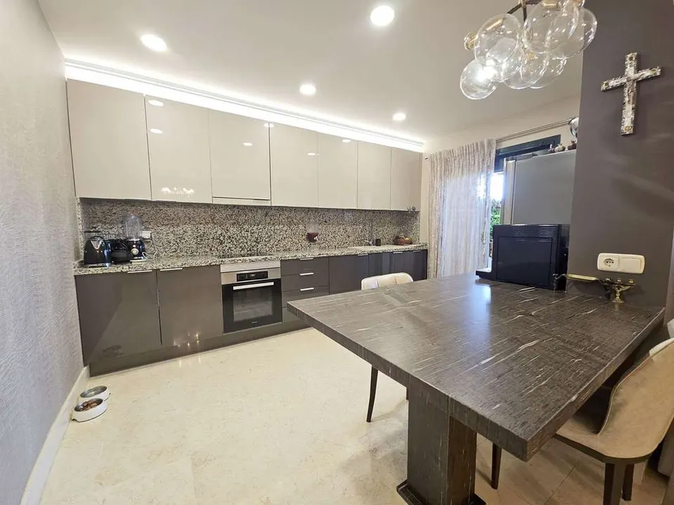 Apartament z 5 sypialniami w Benahavís — zdjęcie