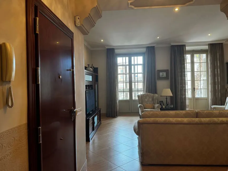 Apartament z balkonami w Maladze — zdjęcie