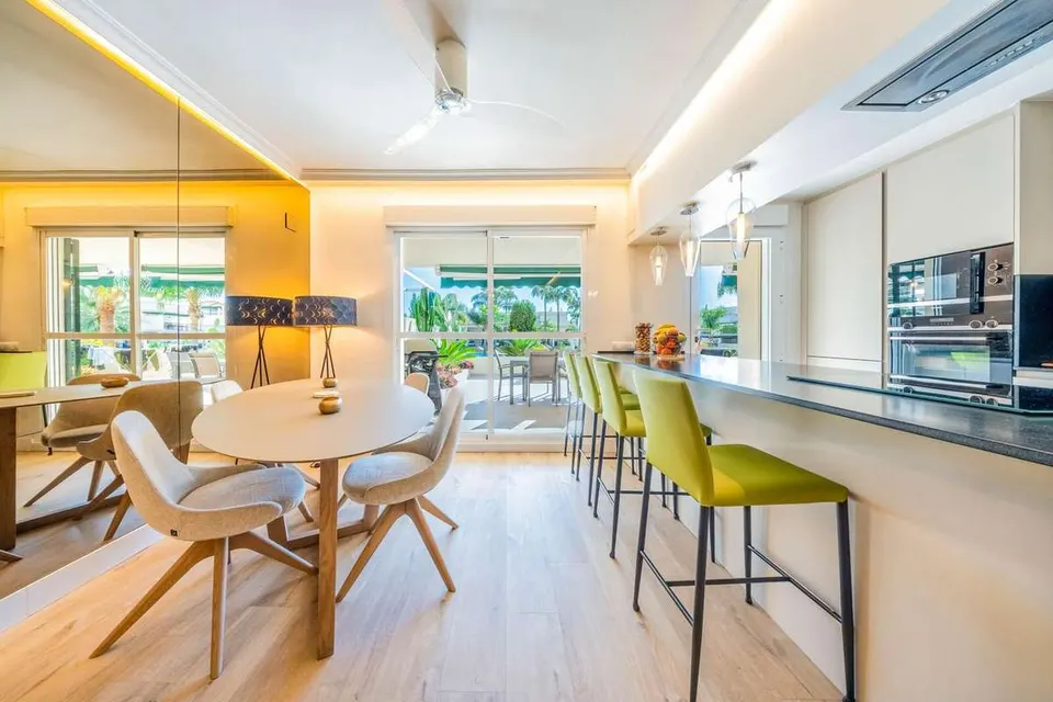 Apartament z tarasem w Marbelli — zdjęcie