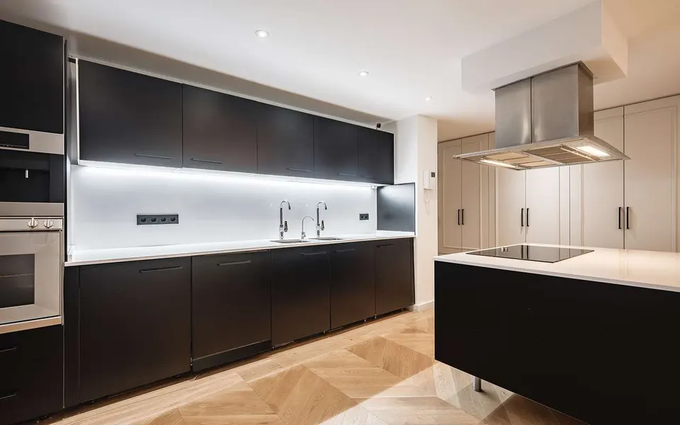 Apartament z ogrodem w Benahavís — zdjęcie