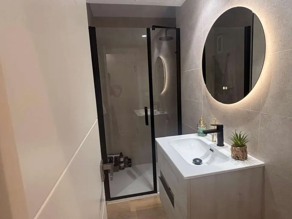 Apartament z łazienkami w Maladze — zdjęcie