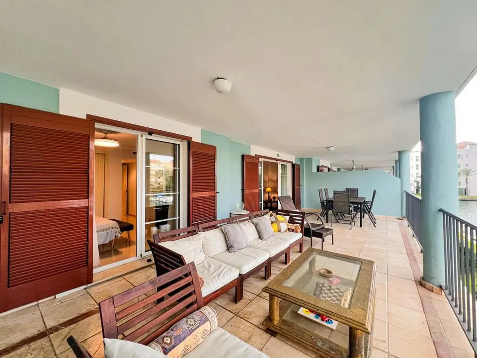 Apartament z widokiem na wodę w Sotogrande — zdjęcie