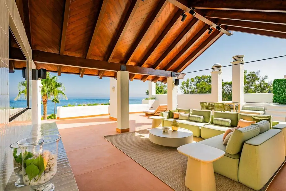 Penthouse przy plaży w Esteponie — zdjęcie