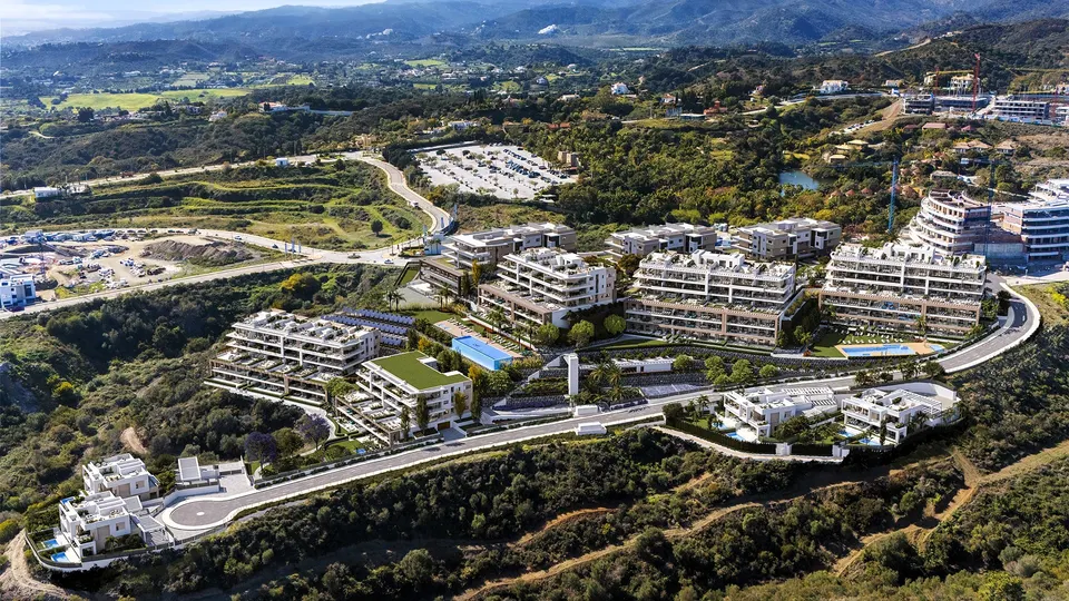 Apartamenty z basenem w Esteponie — zdjęcie