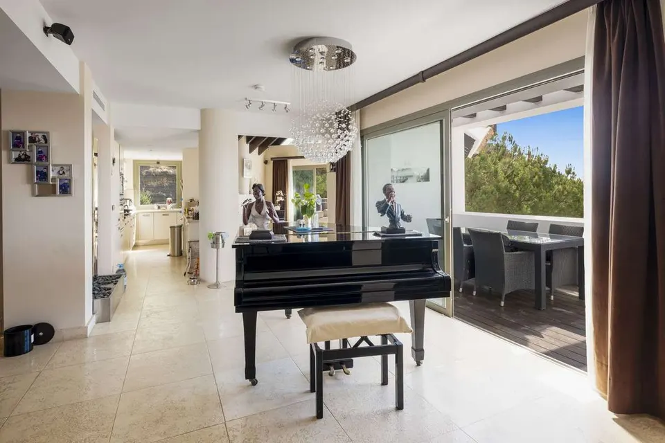 Penthouse z jacuzzi w Benahavís — zdjęcie