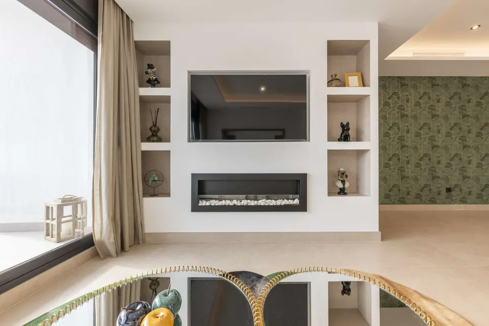 Apartament z kominkiem w Marbelli — zdjęcie