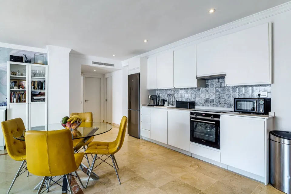 Apartament z basenami w Benahavís — zdjęcie