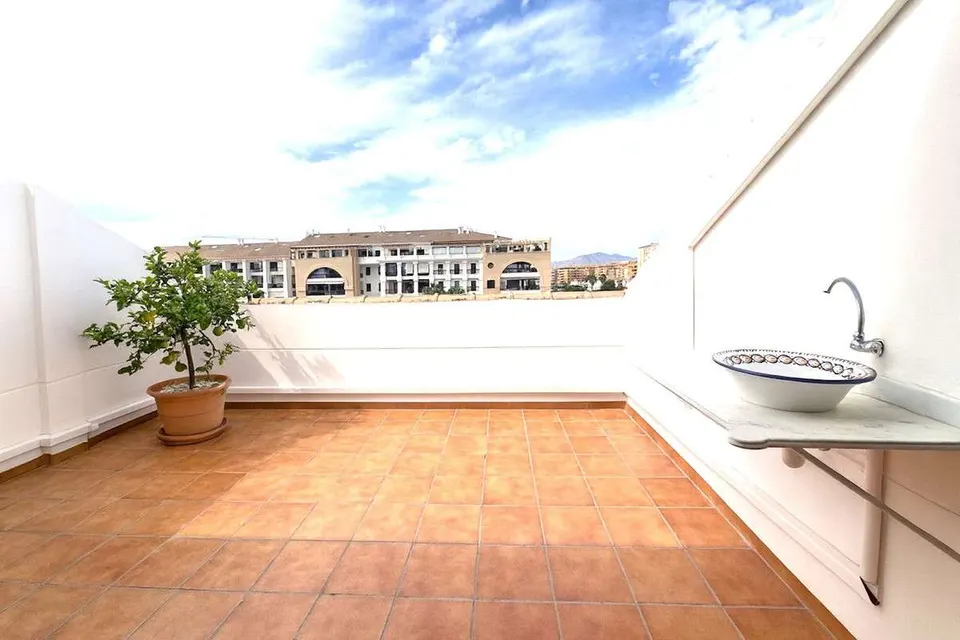 Penthouse z widokiem na życie w Marbelli — zdjęcie
