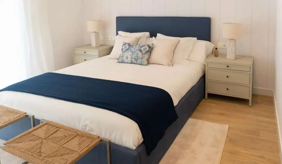 Apartament z laguną w Casares — zdjęcie