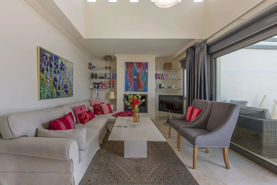 Penthouse z widokiem na morze w Benahavís — zdjęcie