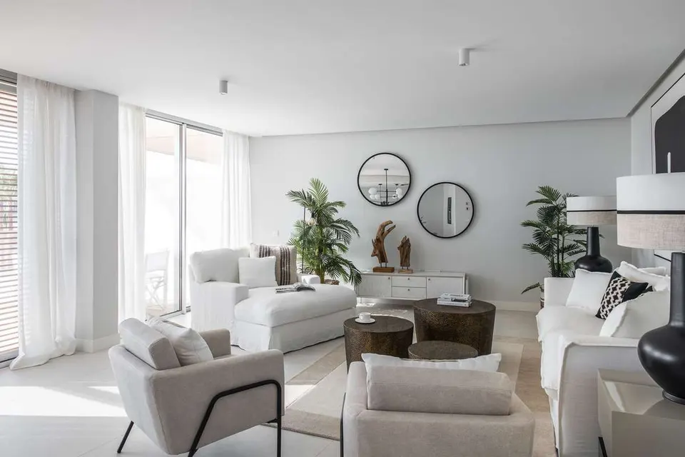 Apartament z widokiem na morze w Esteponie — zdjęcie