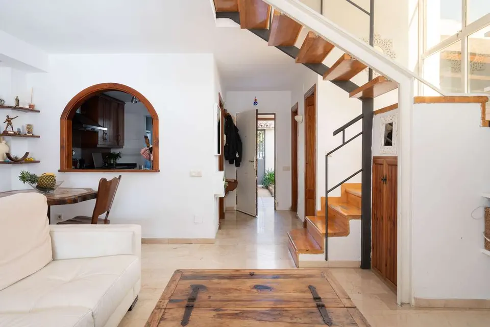 Dom szeregowy z prywatnym basenem w Mijas — zdjęcie