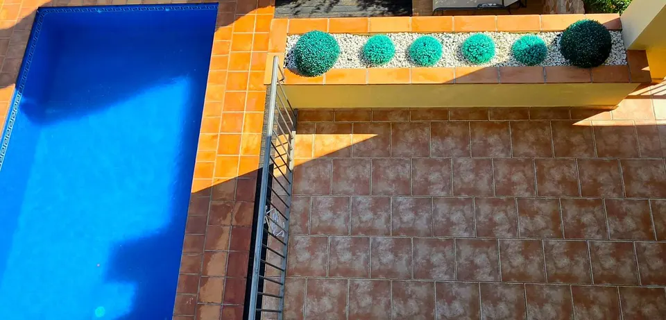 Apartament z tarasem w Benahavis — zdjęcie 2 z 16