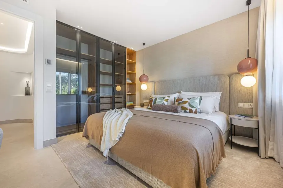 Apartament z bezpośrednim dostępem do plaży w Esteponie — zdjęcie