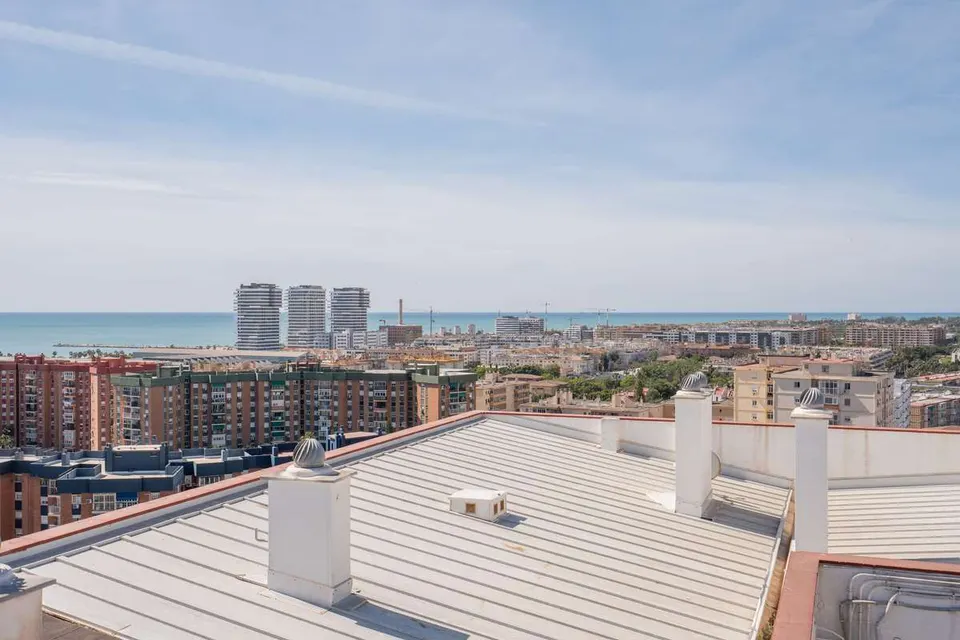 Apartament z widokiem na miasto w Maladze — zdjęcie