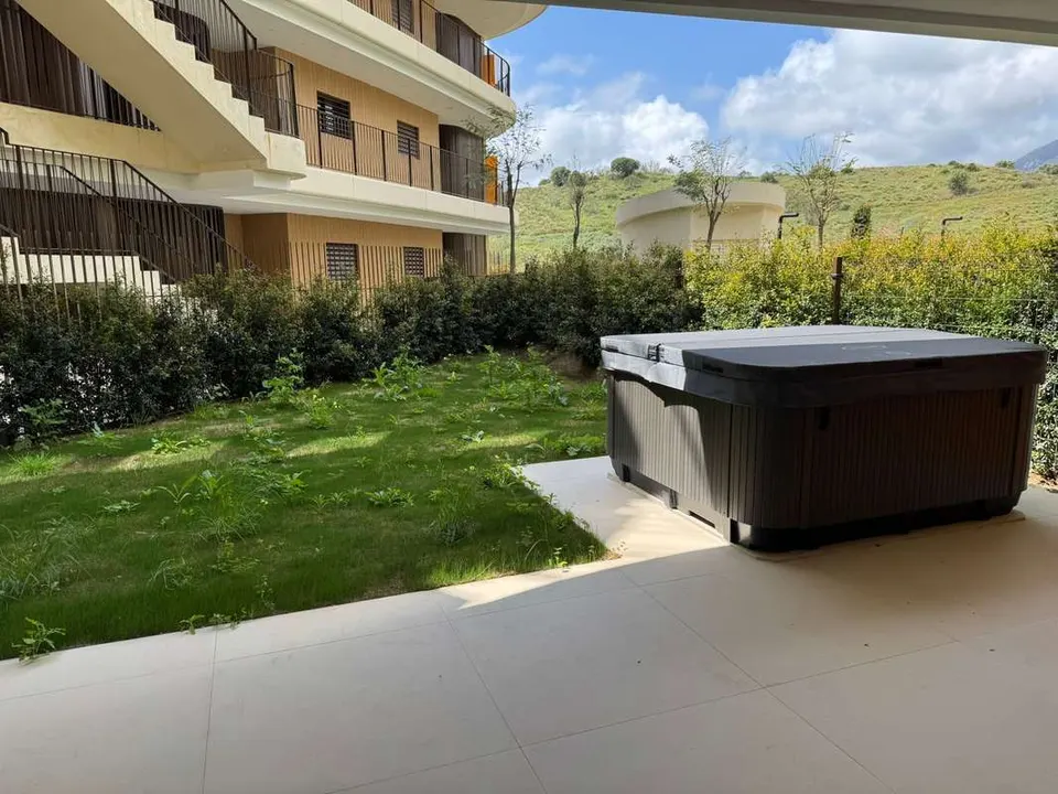 Apartament z ogrodem w Fuengiroli — zdjęcie