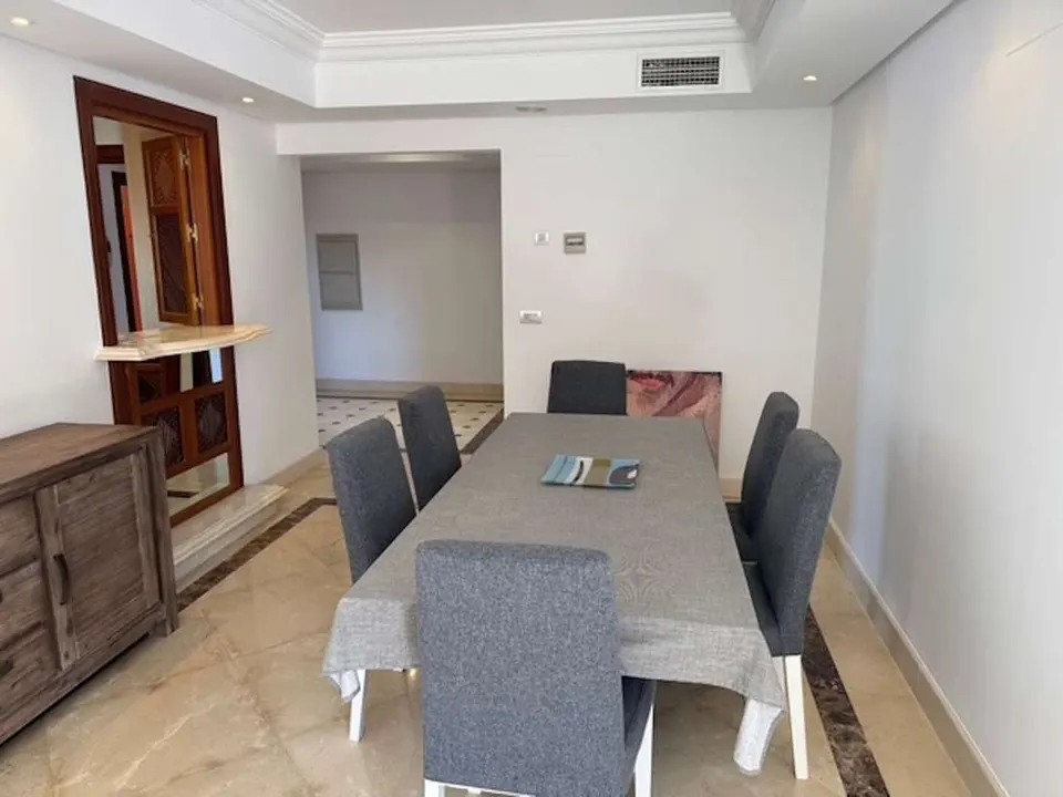 Apartament z widokiem na morze w Esteponie — zdjęcie