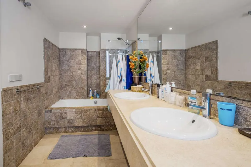 Penthouse z jacuzzi w Benahavís — zdjęcie