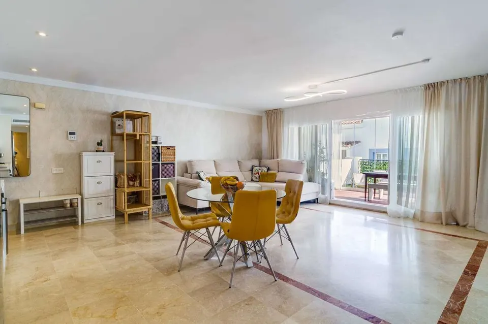 Apartament z basenami w Benahavís — zdjęcie