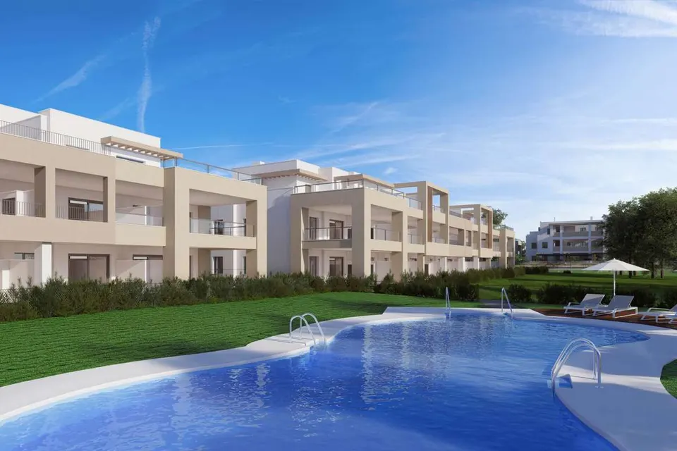 Penthouse z basenem w Casares — zdjęcie