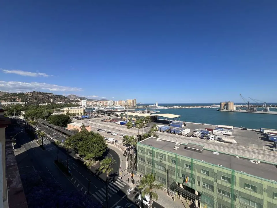 Penthouse z widokiem na port w Maladze — zdjęcie