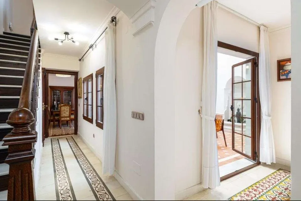 Dom szeregowy z patio w Fuengiroli — zdjęcie