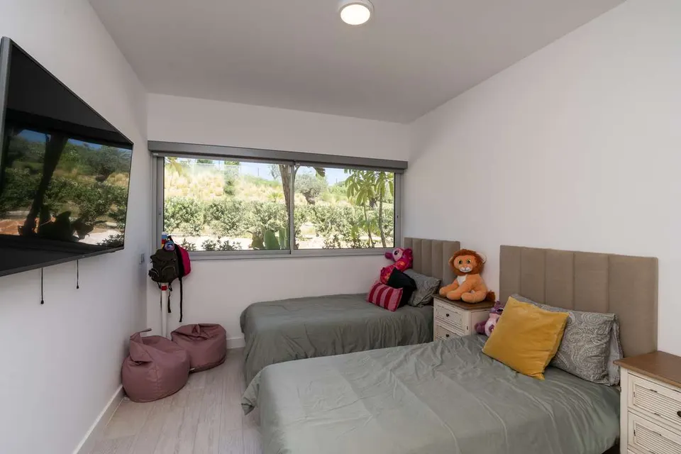 Apartament z ogrodem w Casares — zdjęcie